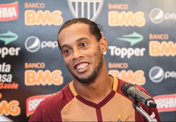 AMR - Ronaldinho admire Messi