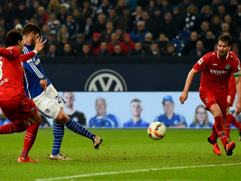 Schalke 3-1 Hannover: Huntelaar makes the difference for hosts