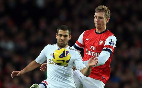 EPL - Arsenal v Swansea City, Itay Shechter and Per Mertesacker