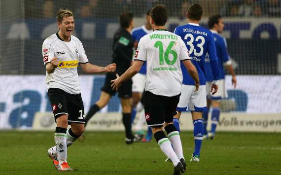 Gladbach celebrates after scoring against Schalke