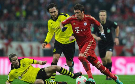 Bayern München v Borussia Dortmund: Sven Bender, Mats Hummels & Mario Mandzukic