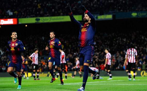 Piqué y sus compañeros celebran en el Barcelona vs Athletic de Bilbao