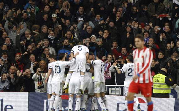 Real Madrid celebra ante el Atlético de Madrid