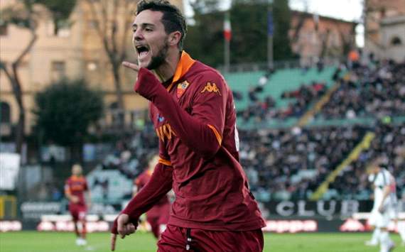 Mattia Destro celebrates his goal in Siena-Roma - Serie A