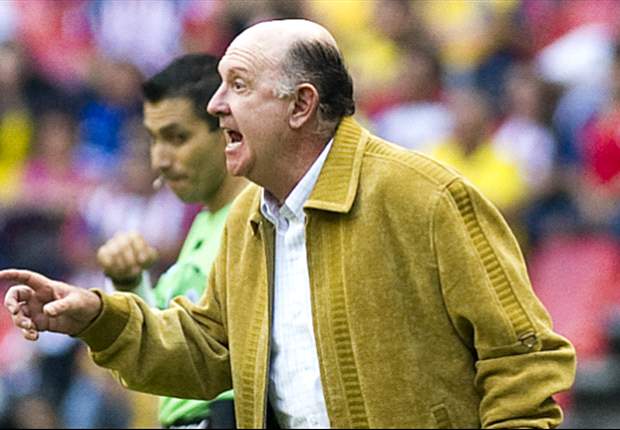 Manolo Lapuente en su etapa como técnico del Puebla