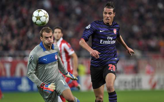 CL - OLYMPIAKOS-ARSENAL, Roy Caroll and Mauane Chamakh
