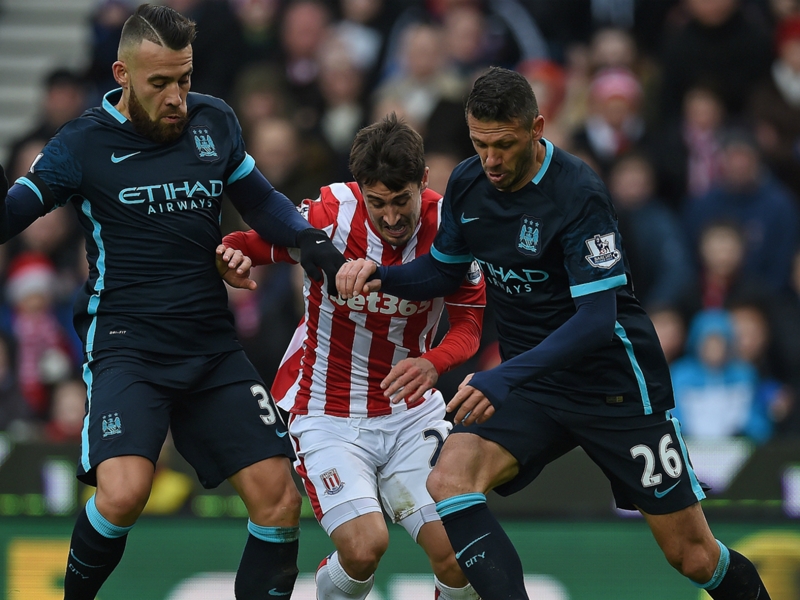 Carragher blasts Manchester City's defence