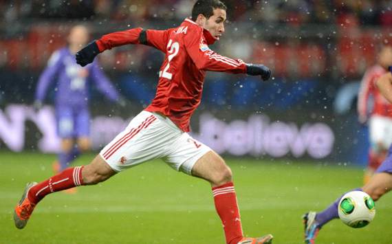 Mohamed Aboutrika (Egypt - Al-Ahly) shoots @ Club World Cup quarter-final