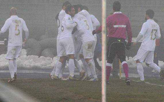 Chievo celebrating vs Roma
