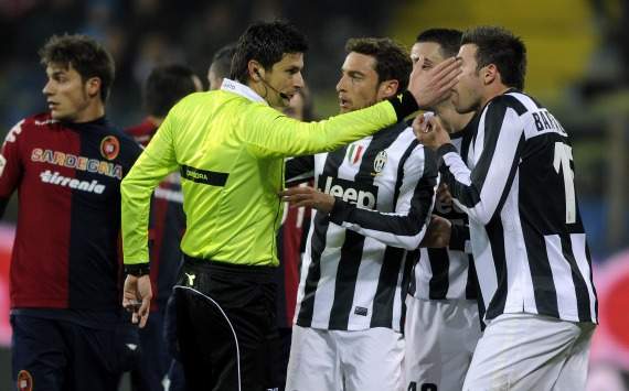 Juventus players and referee Damato (Serie A)
