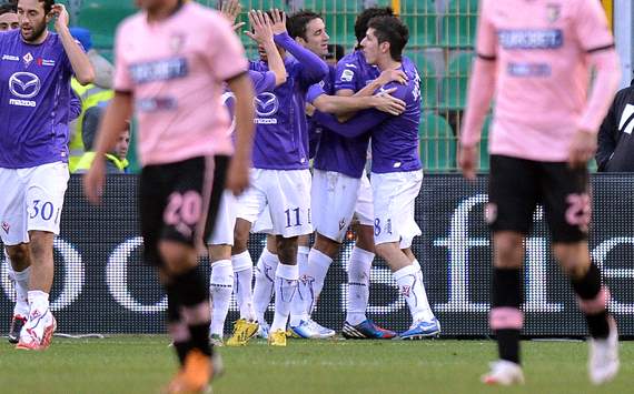 Fiorentina celebrating vs Palermo