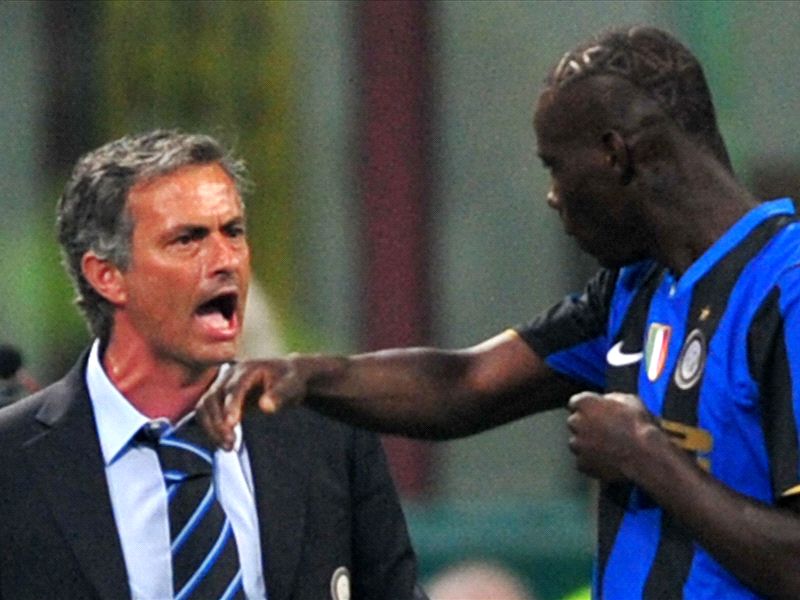 Balotelli supports Mourinho after Chelsea sacking