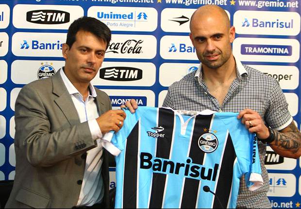 Transferts - Cris file au Gremio (Officiel)