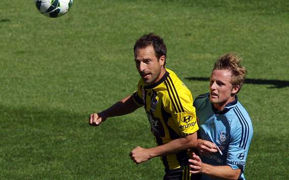Andrew Durante - Wellington Phoenix - Rhyan Grant - Sydney FC