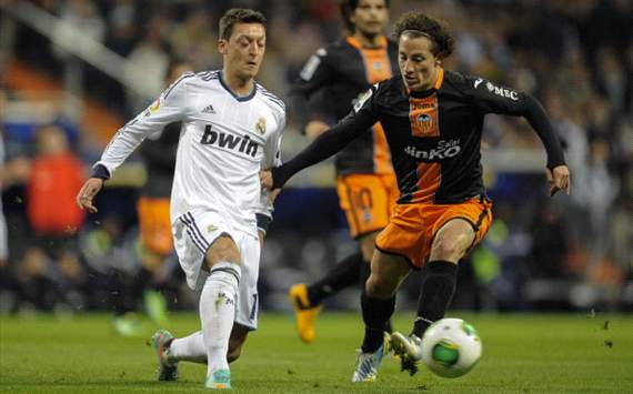 Mesut Özil, Andrés Guardado - Real Madrid v Valencia