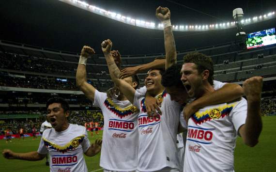 Club América celebrates (Bermúdez, Layún, Sambueza)