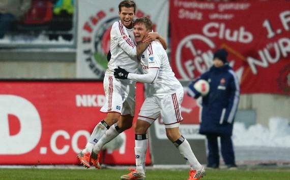 Dennis Diekmeier und Artjoms Rudnevs jubeln in Nürnberg