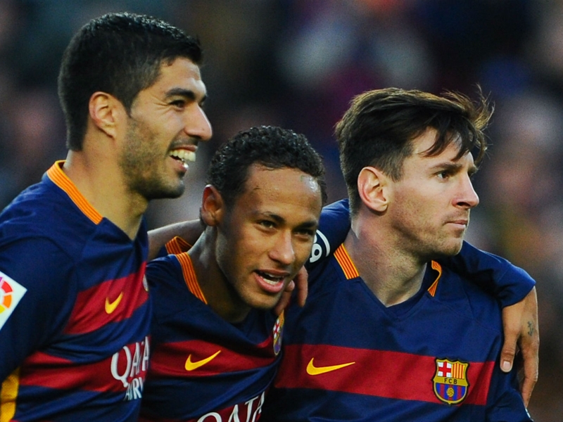 There is no 'envy' between Barca strikers - Suarez
