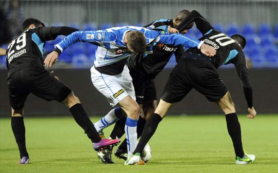 Wiljan Pluim in duel, PEC Zwolle - Heracles Almelo