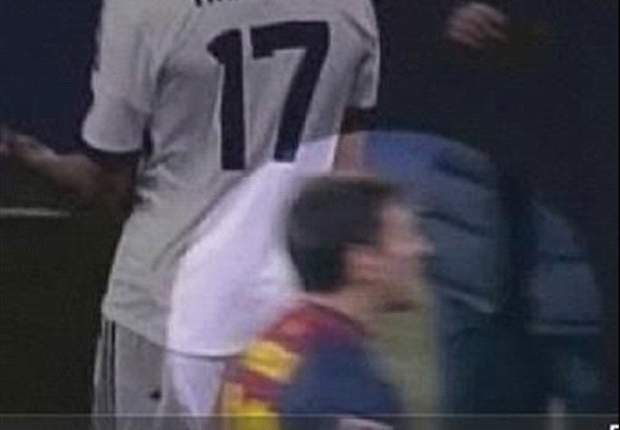 ESP - Messi crache sur le banc du Real