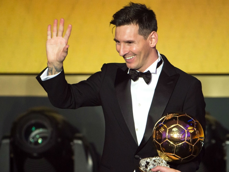 Welcome home! Messi takes ULTIMATE Ballon d'Or selfie