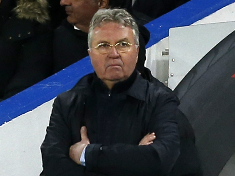 Chelsea transfer plans on hold, says Hiddink