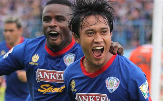Sunarto & Greg Nwokolo - Arema ISL (GOAL.com/Antara)