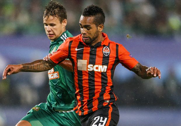 Liverpool begin talks for Chelsea target Alex Teixeira