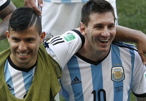 Aguero tells Messi: There’s no beach, but Manchester is ideal!