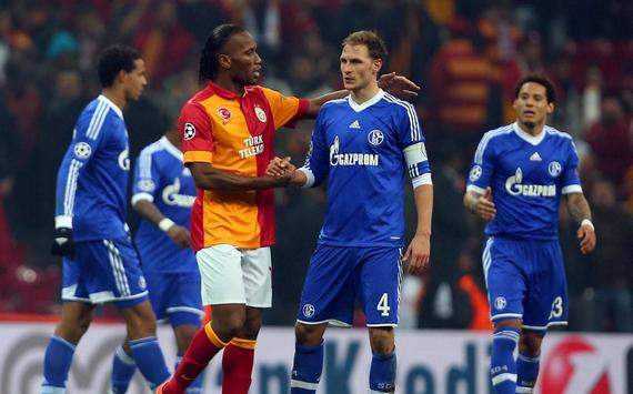 Uefa Champions League: Didier Drogba and Benedikt Howedes (Galatasaray - Schalke 04)