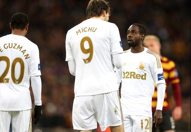 Should Jonathan de Guzman have allowed Swansea team-mate Nathan Dyer to take Capital One Cup final penalty?
