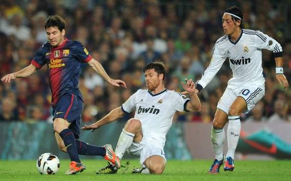 Lionel Messi, Xabi Alonso, Mesut Ozil - Barcelona-Real Madrid