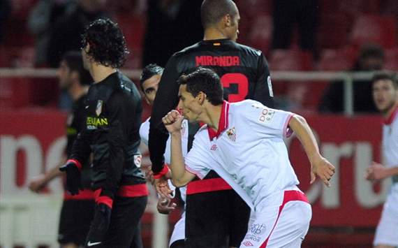 Navas, del Sevilla, marca un gol al Atlético de Madrid en Copa del Rey