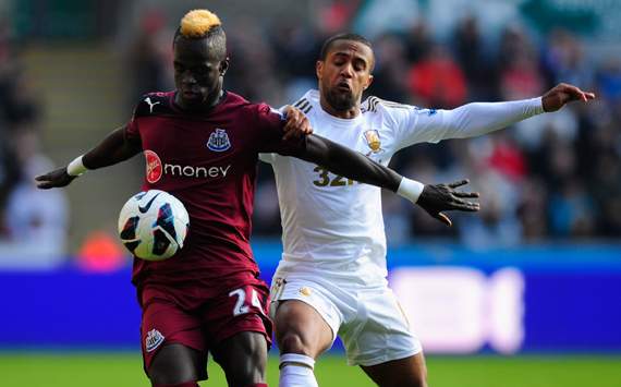 EPL - Swansea City vs Newcastle United, Wayne Routledge & Cheick Tiote