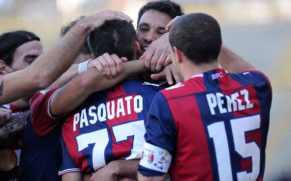 Bologna celebrating vs Cagliari