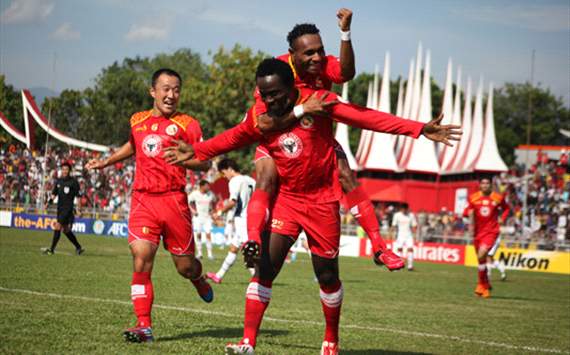 Yoo Hyun-Goo, Edward Wilson Junior & Titus Bonai - Semen Padang (GOAL.com.Muhammad Fitrah)