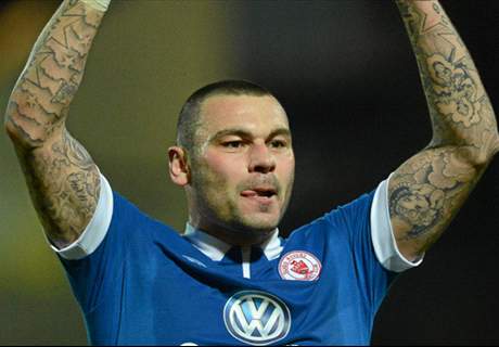 Derry sign Anthony Elding