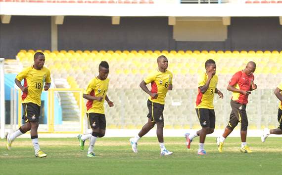 Emmanuel Frimpong jogging at a Ghana training ahead of Sudan World Cup tie - Fulham & Ghana