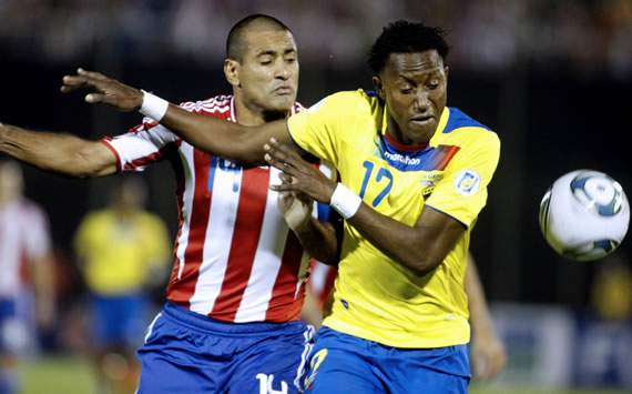 Paulo Da Silva y Jaime Ayovi - Paraguay vs Ecuador 2011