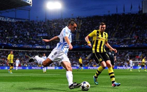 Toulalan y Subotic, durante el Málaga-Borussia Dortmund