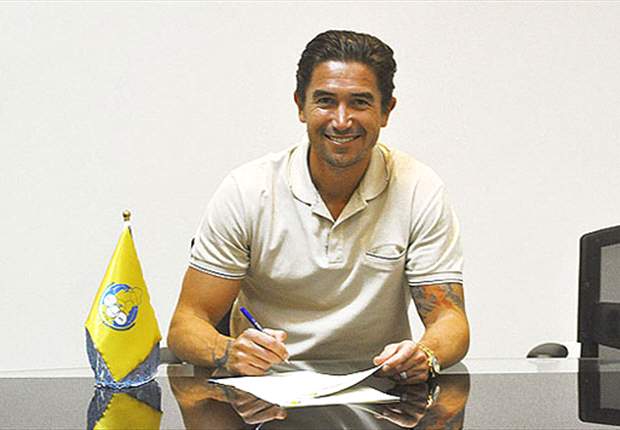 Transferts - Harry Kewell avec Nenê au Qatar