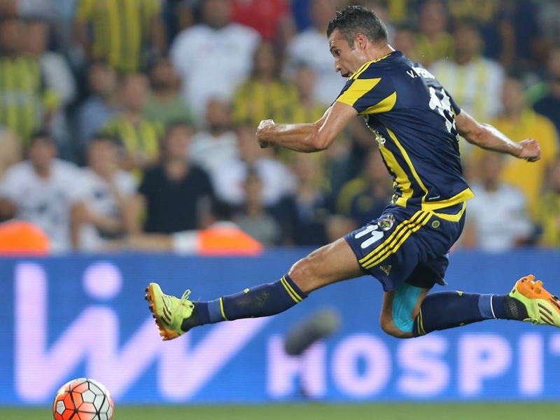 Van Persie frustrated with Fenerbahce situation