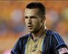 Jack McInerney ends epic scoreless streak