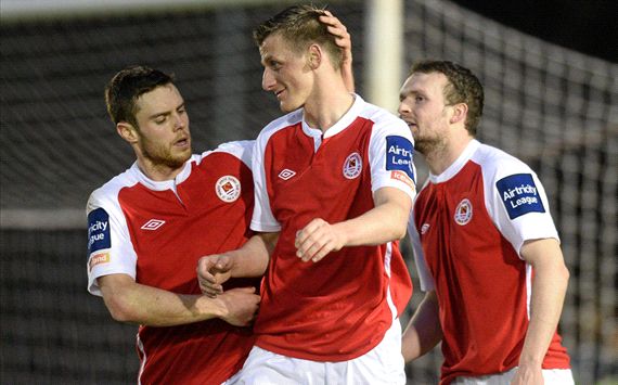 12 April 2013; St. Patrick’s Athletic's Anto Flood, centre, celebrates after scoring his side's goal with team-mates John Russell, left, and Conan Byrne. Airtricity League Premier Division, UCD v St. Patrick’s Athletic, UCD Bowl, Belfield, Dublin