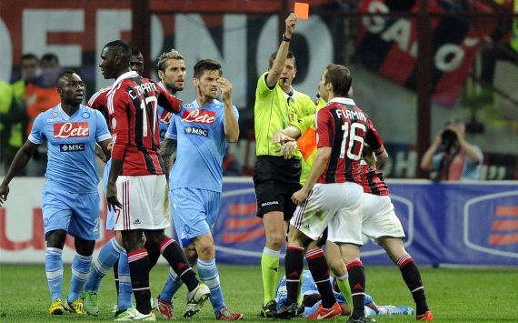 Referee Rocchi shows red card to Mathieu Flamini - Milan-Napoli