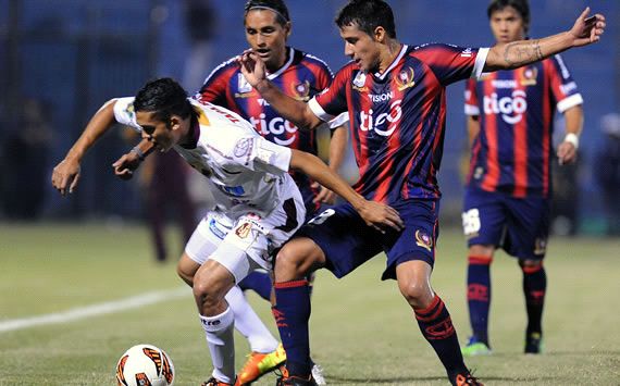 Ivan Torres ante Hernan Torres - Cerro Porteño vs Tolima