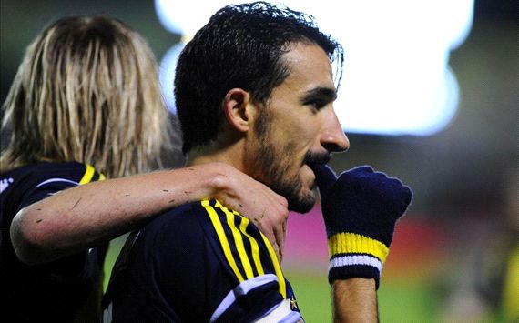 Mehmet Topal (Fenerbahce) celebrates his goal against Eskisehirspor