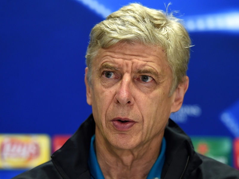 Wenger backs Arsenal to score against Barcelona