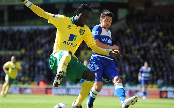 EPL - Norwich City v Reading, Kei Kamara and Jem Karacan