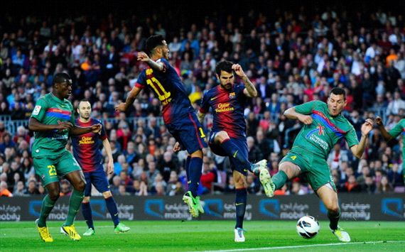 Fábregas no puede convertir en el Barcelona - Levante